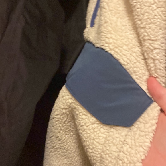 Hooded sherpa - Picture 3 of 3